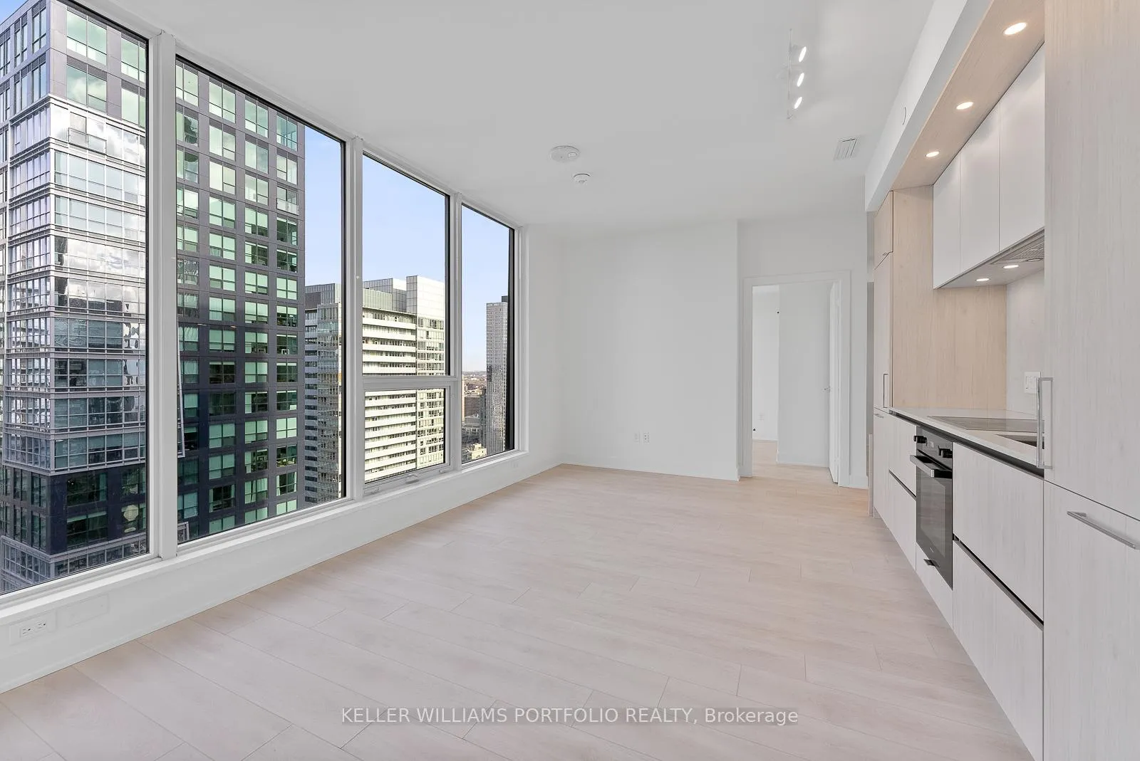 Photo 9 of Unit 3910, 35 Mercer Street, Toronto, Waterfront Communities — HOMEH