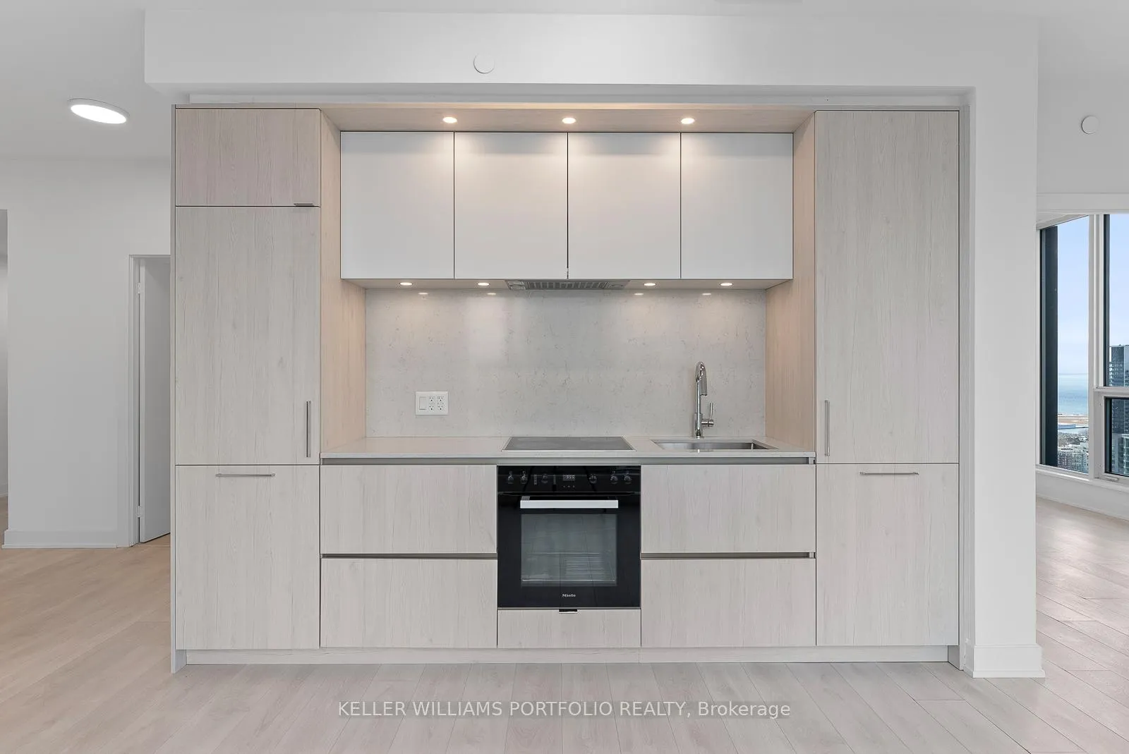 Photo 11 of Unit 3910, 35 Mercer Street, Toronto, Waterfront Communities — HOMEH