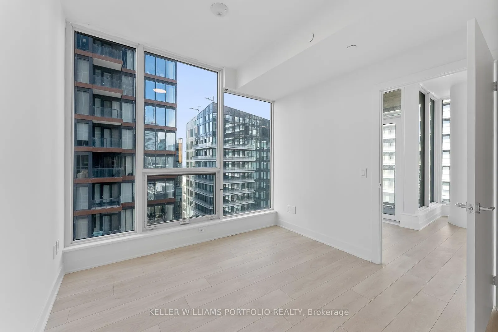 Photo 15 of Unit 3910, 35 Mercer Street, Toronto, Waterfront Communities — HOMEH