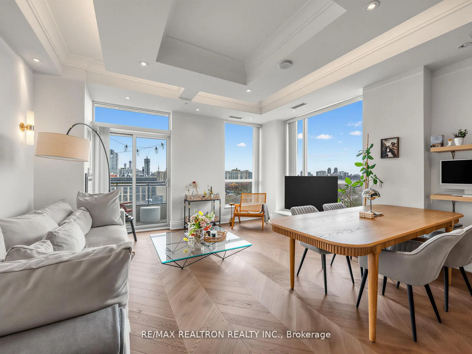 Photo 3 of Unit 914, 23 Glebe Road W, Toronto, Yonge-Eglinton — HOMEH