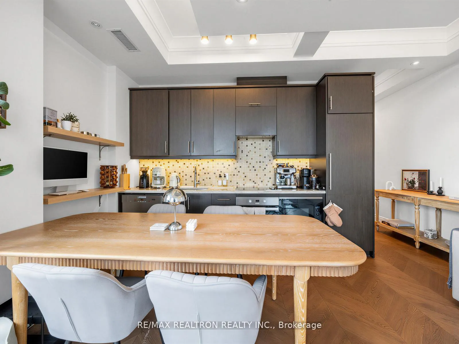 Photo 6 of Unit 914, 23 Glebe Road W, Toronto, Yonge-Eglinton — HOMEH
