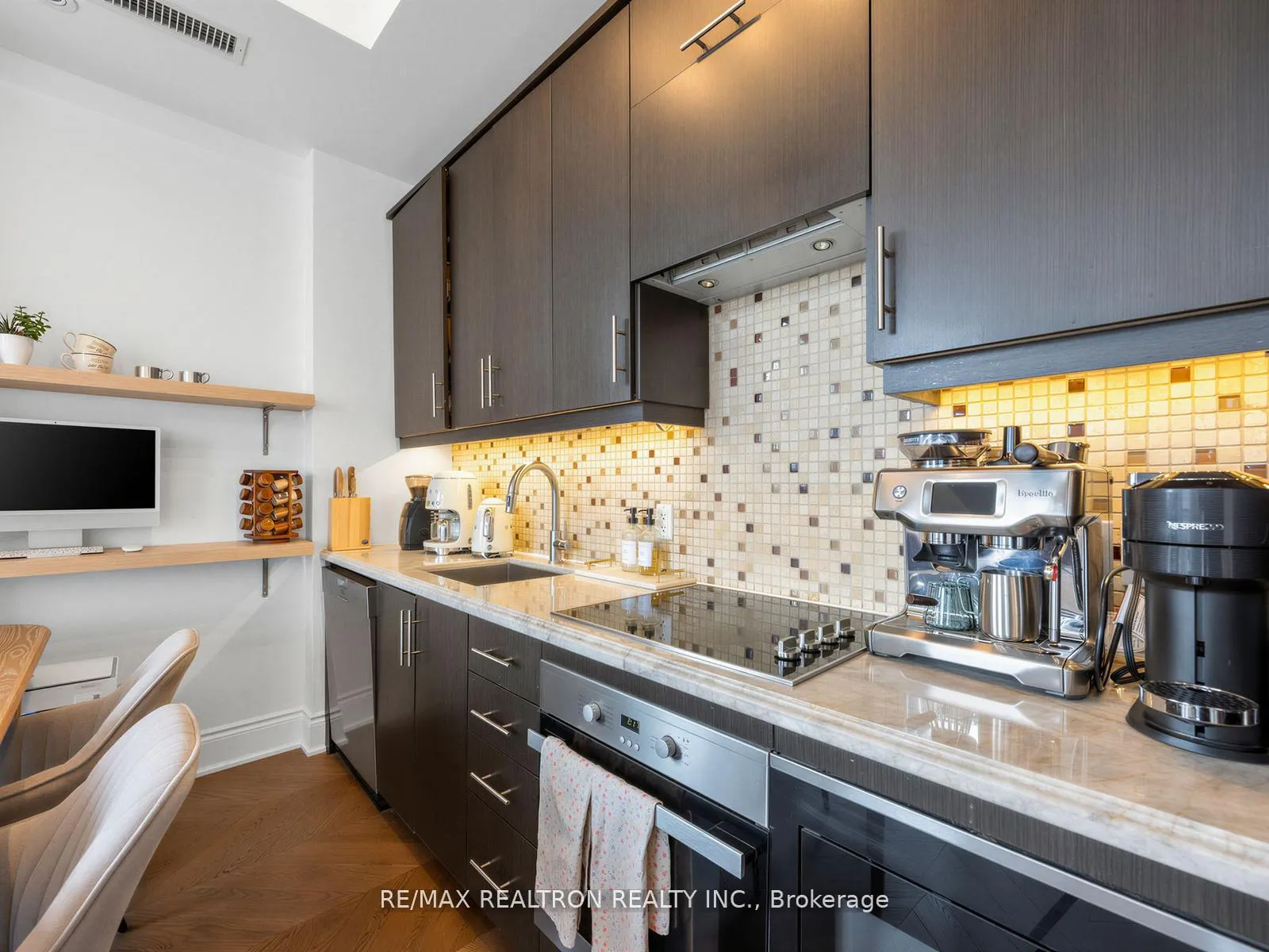 Photo 8 of Unit 914, 23 Glebe Road W, Toronto, Yonge-Eglinton — HOMEH