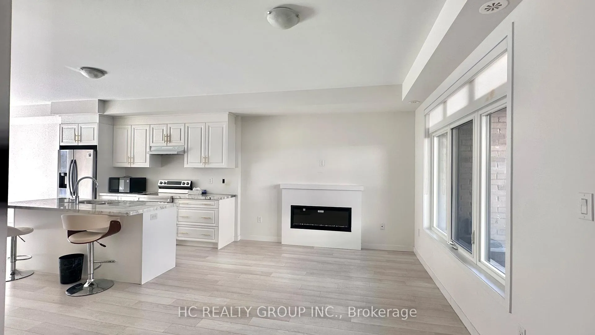 Photo 3 of 59 Seacoasts Circle, Vaughan, Maple — HOMEH