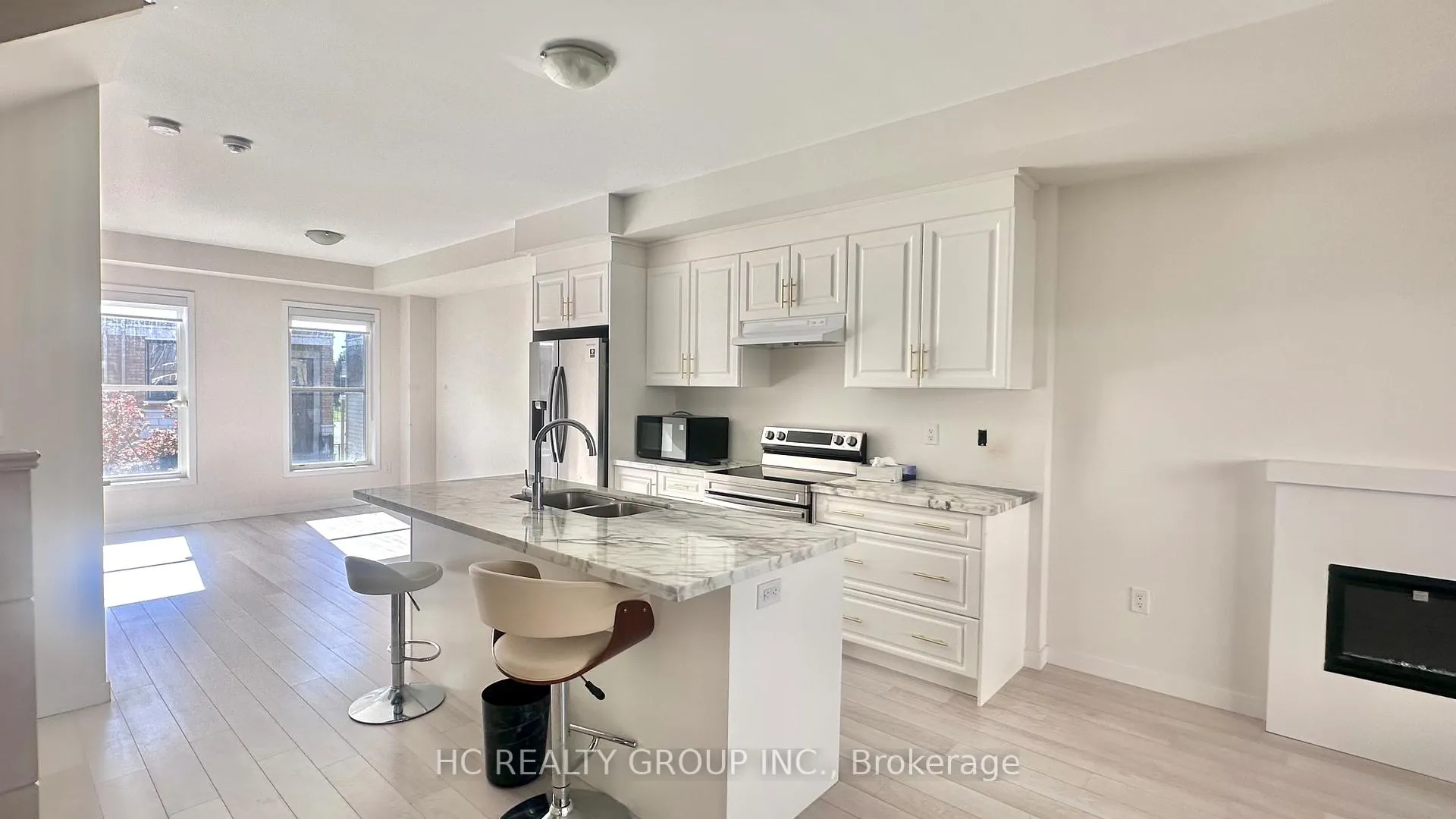 Photo 4 of 59 Seacoasts Circle, Vaughan, Maple — HOMEH