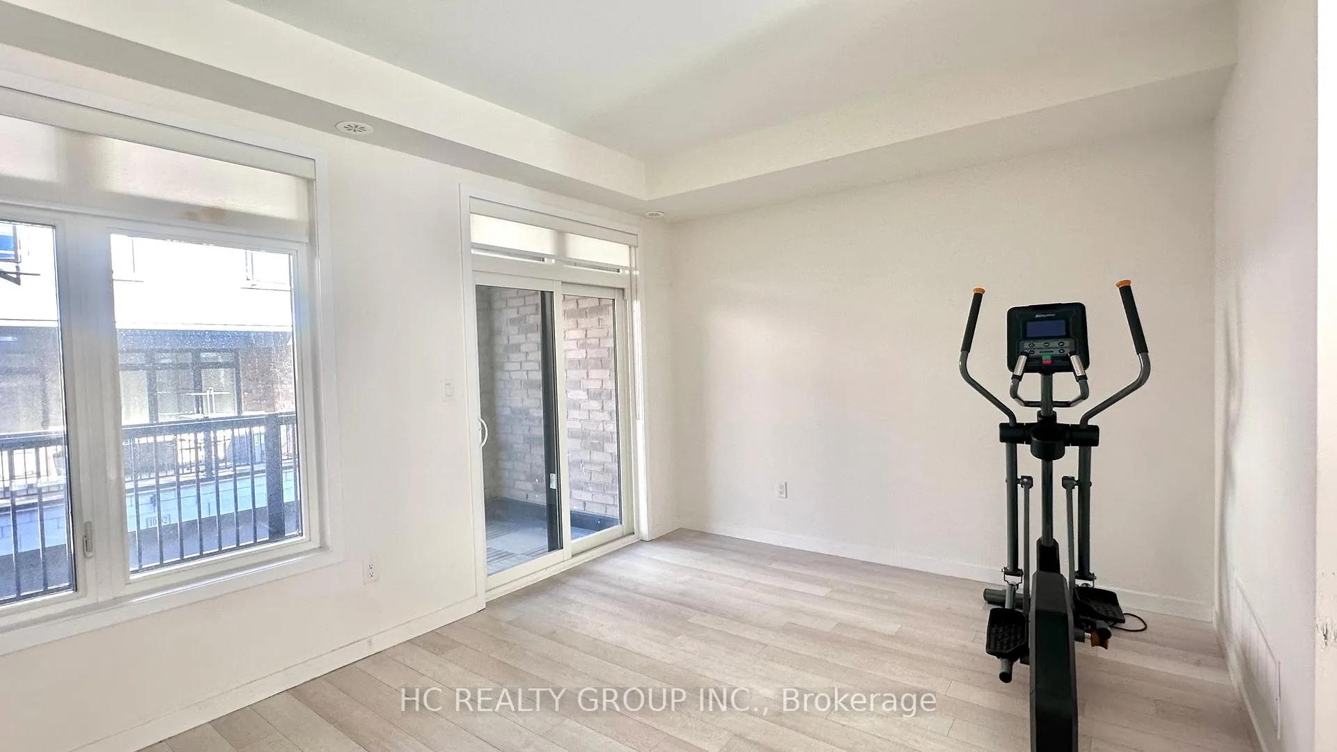 Photo 5 of 59 Seacoasts Circle, Vaughan, Maple — HOMEH