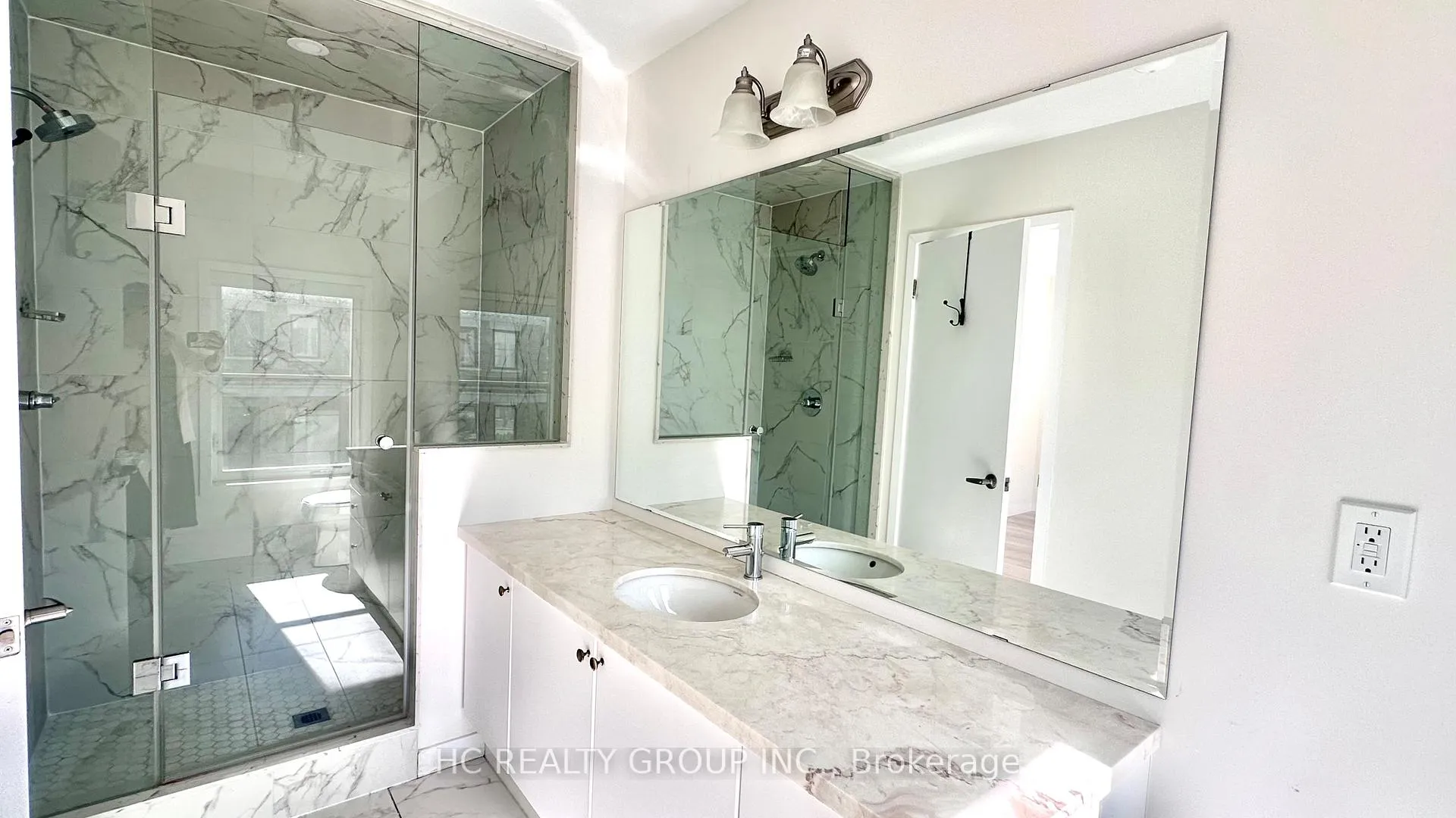 Photo 7 of 59 Seacoasts Circle, Vaughan, Maple — HOMEH