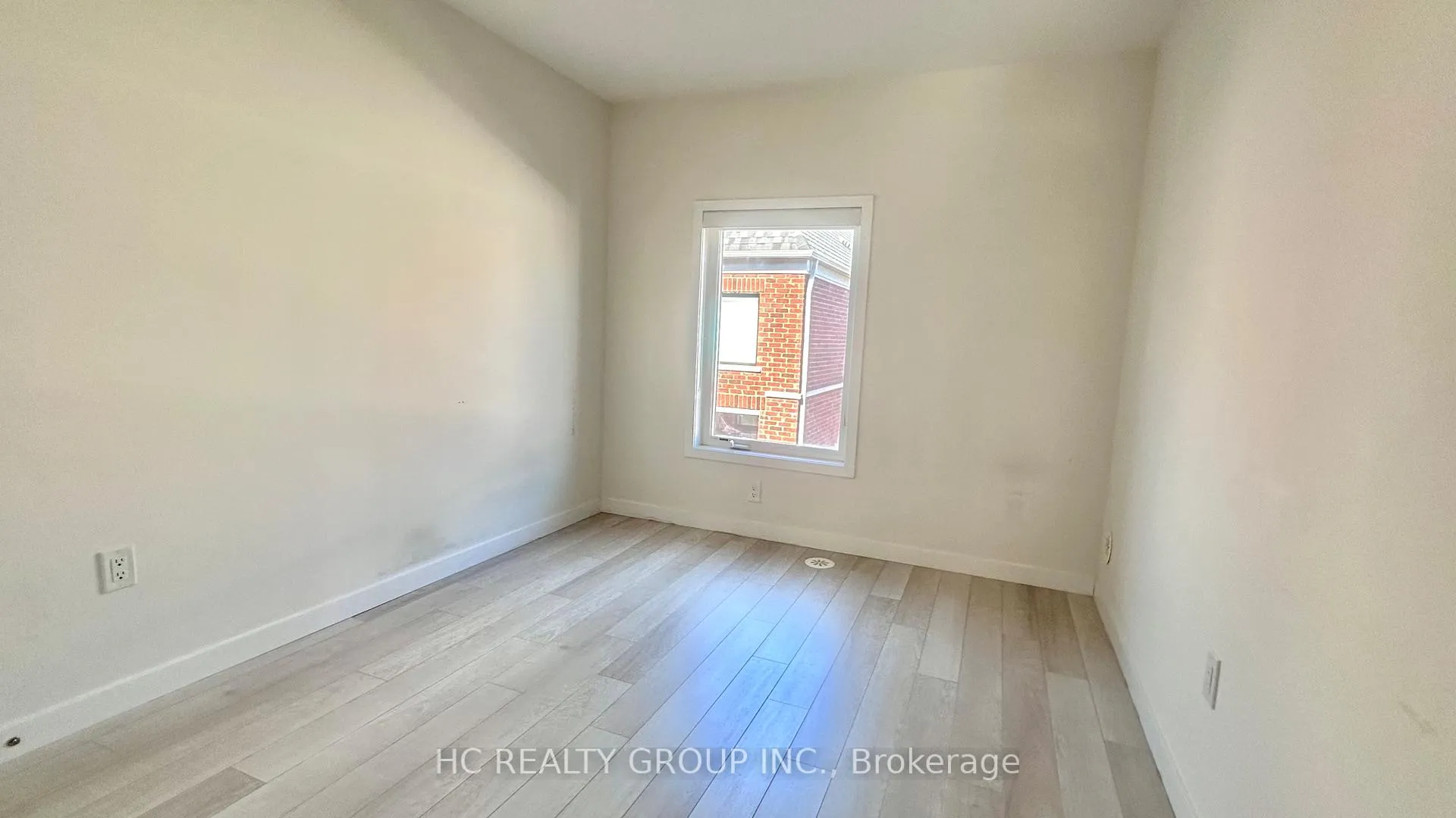 Photo 8 of 59 Seacoasts Circle, Vaughan, Maple — HOMEH