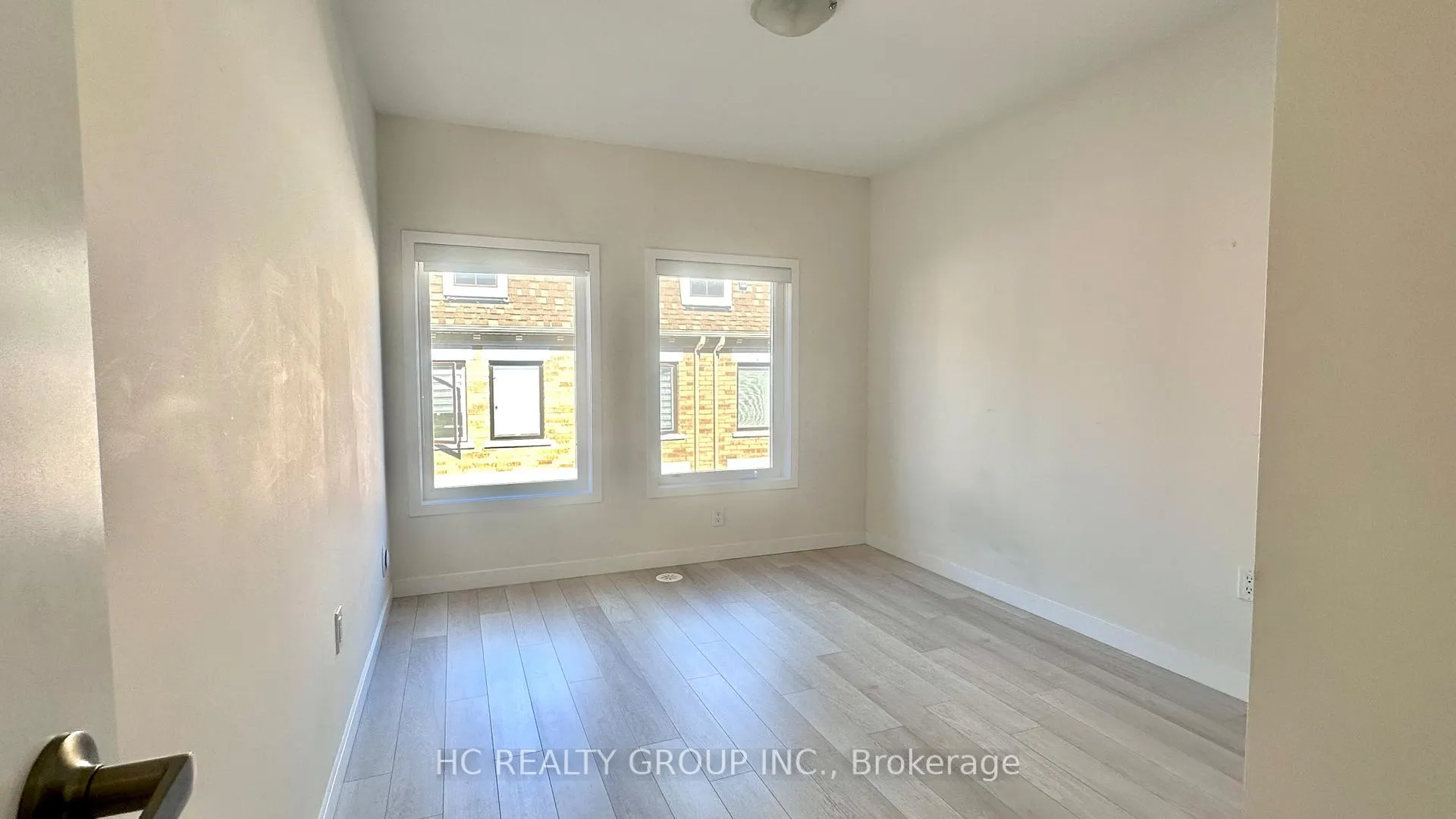 Photo 10 of 59 Seacoasts Circle, Vaughan, Maple — HOMEH