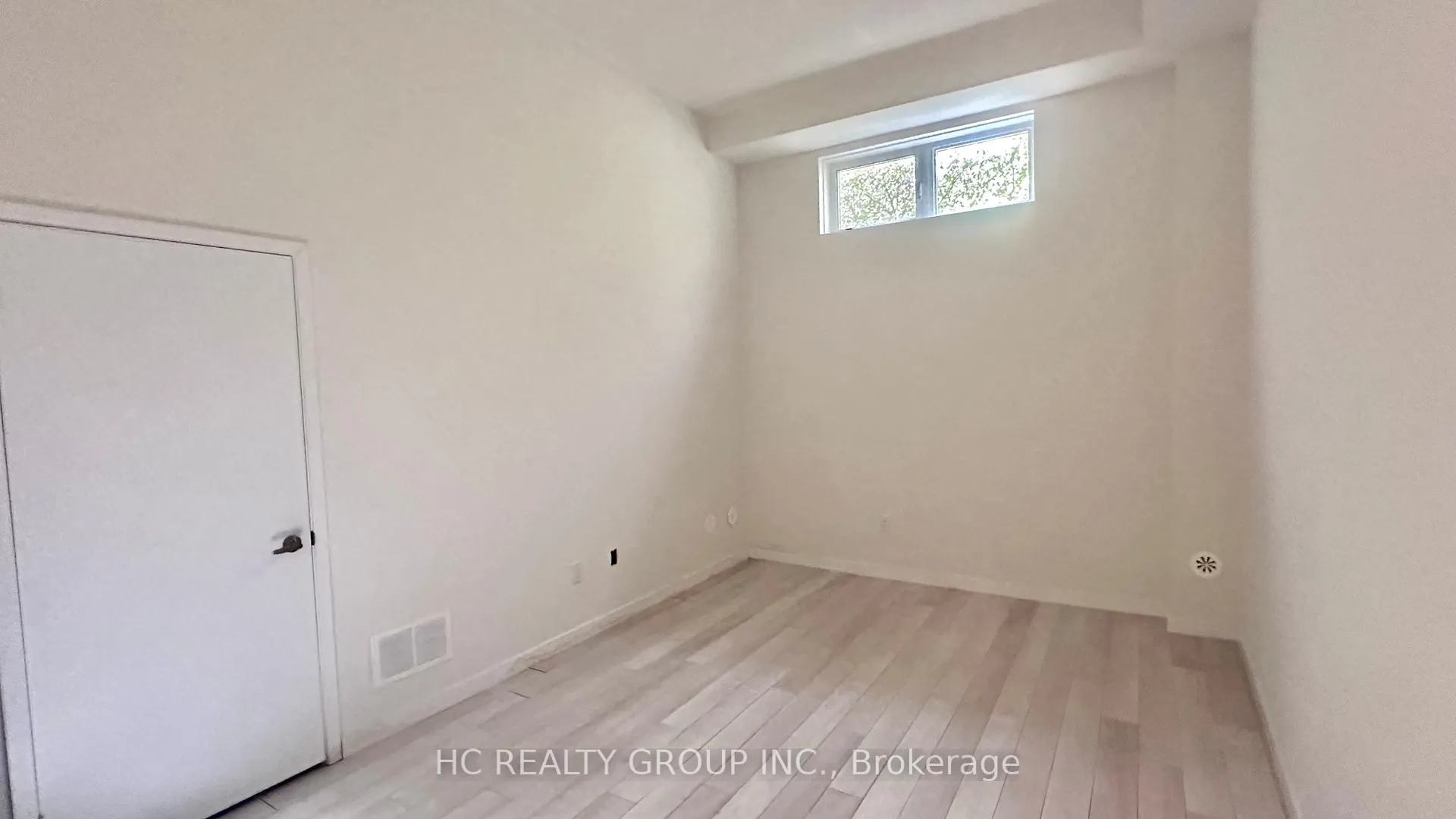 Photo 12 of 59 Seacoasts Circle, Vaughan, Maple — HOMEH