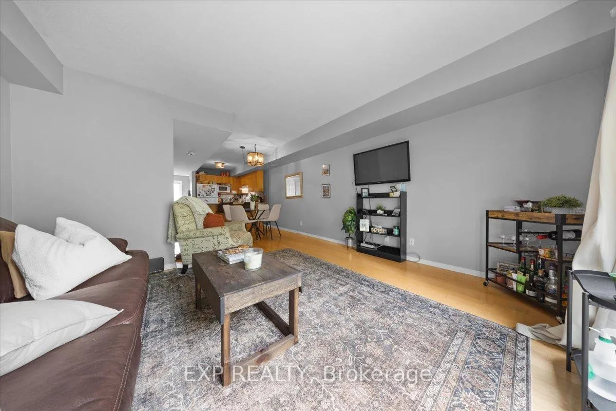 Photo 5 of 77 Strathaven Private, Ottawa, Cyrville — HOMEH