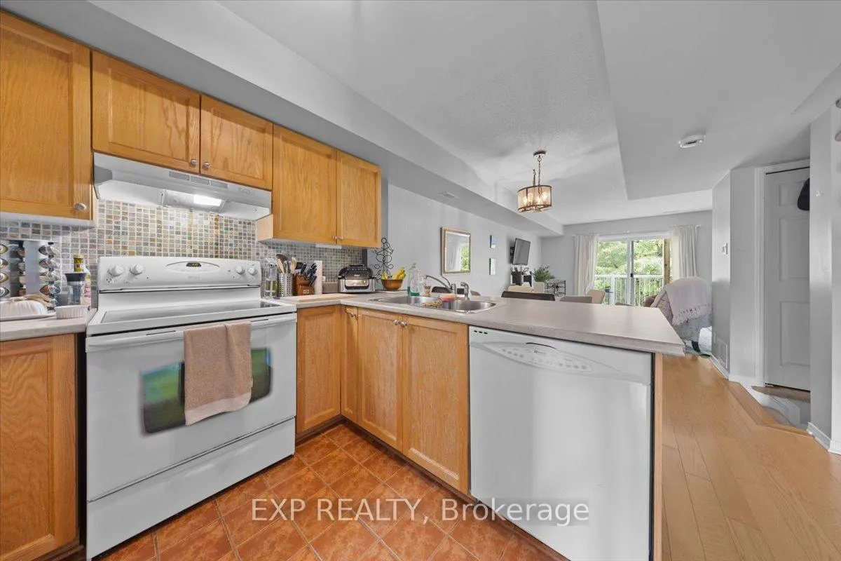 Photo 11 of 77 Strathaven Private, Ottawa, Cyrville — HOMEH