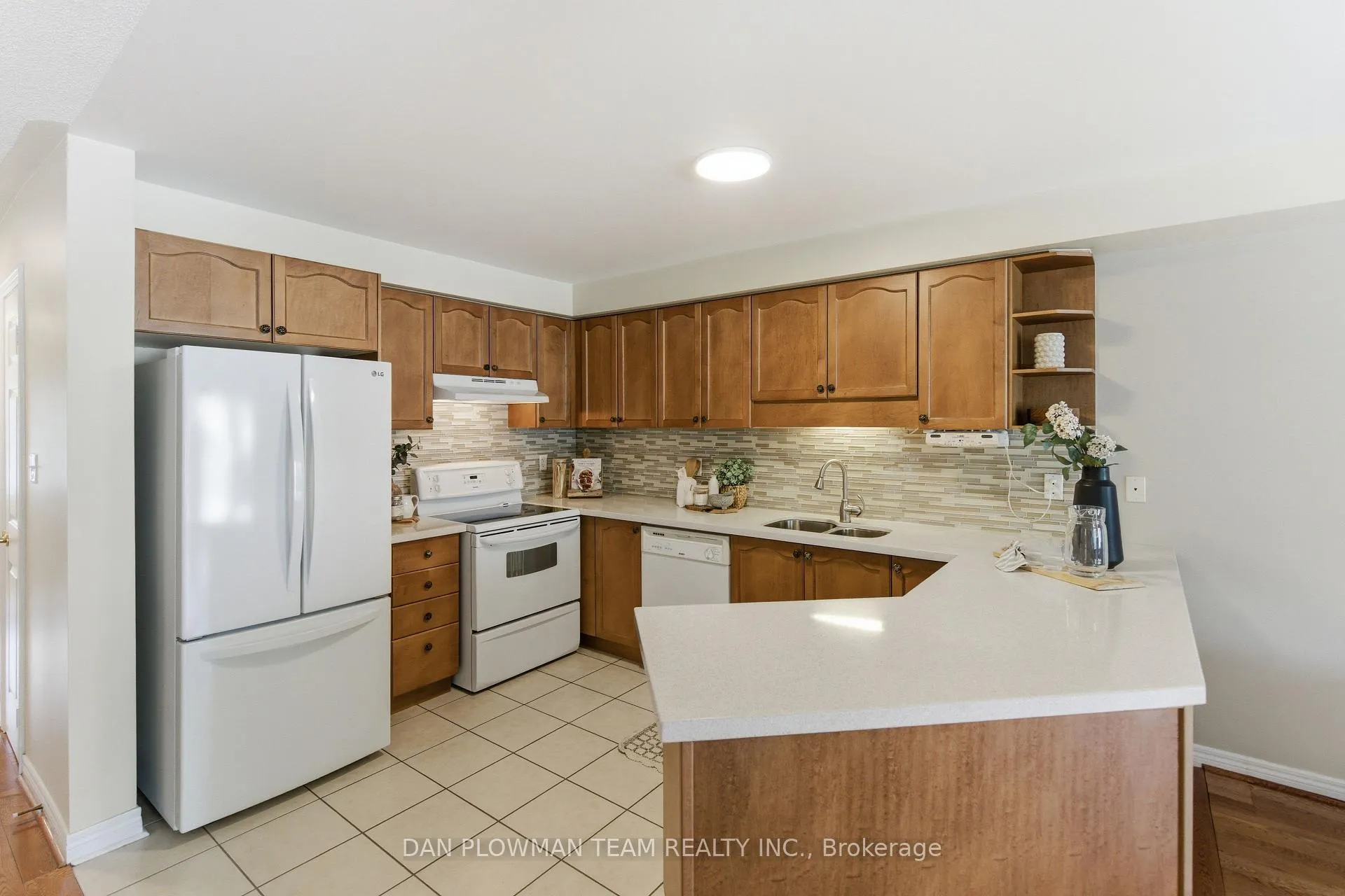 Photo 6 of 19 Davidson Street, Whitby, Williamsburg — HOMEH