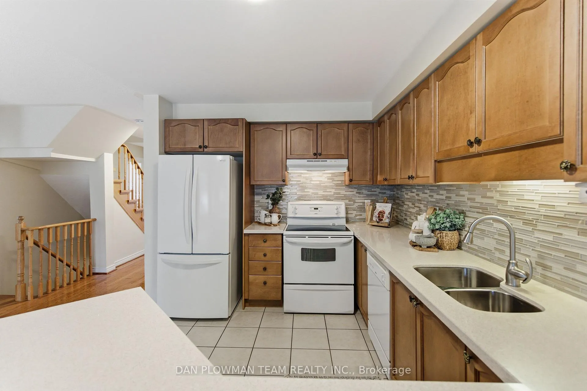 Photo 7 of 19 Davidson Street, Whitby, Williamsburg — HOMEH