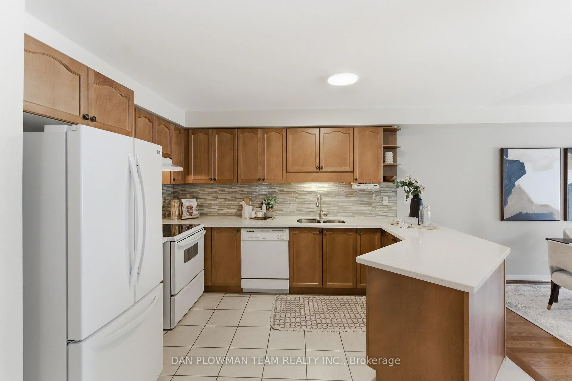 Photo 8 of 19 Davidson Street, Whitby, Williamsburg — HOMEH