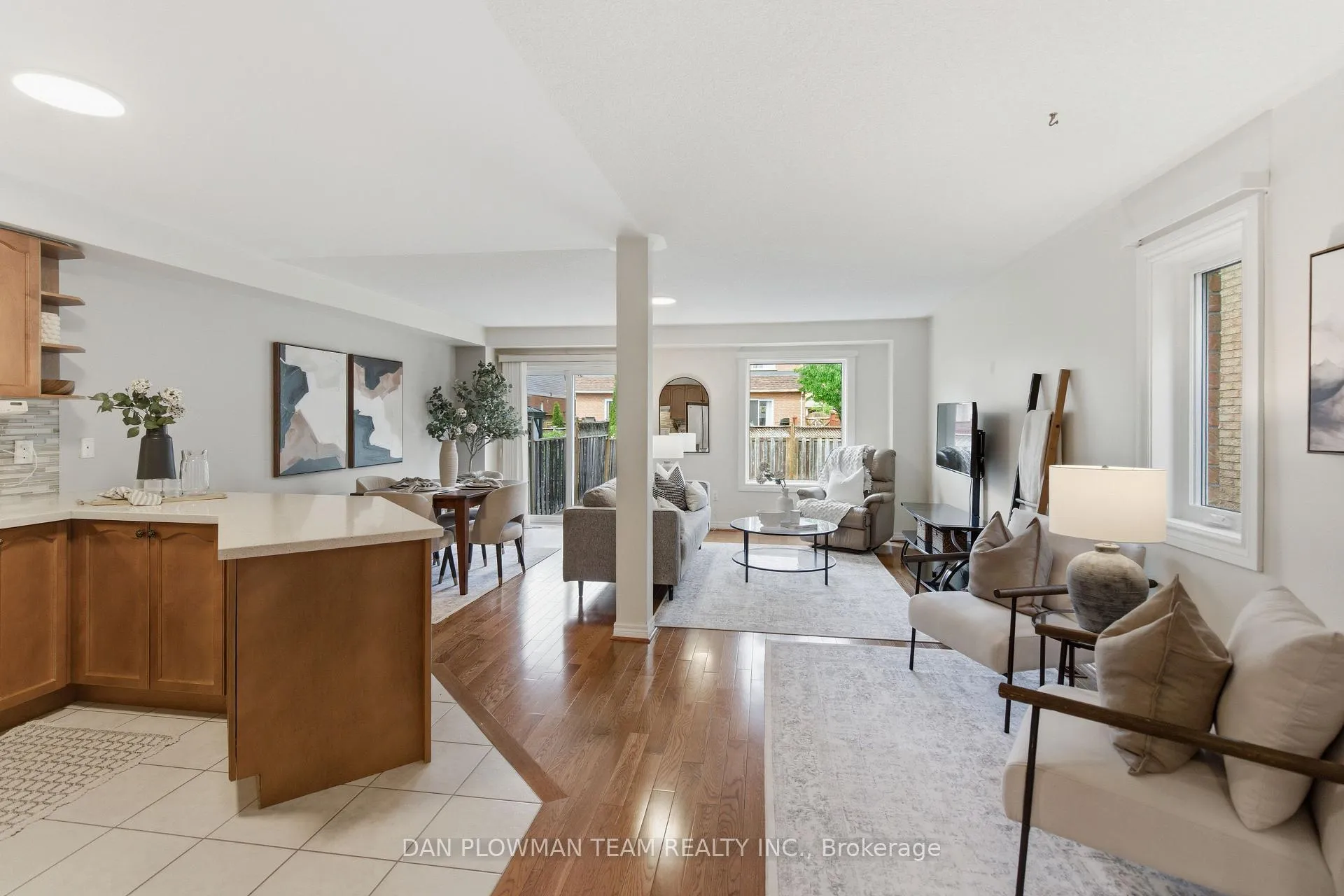 Photo 9 of 19 Davidson Street, Whitby, Williamsburg — HOMEH