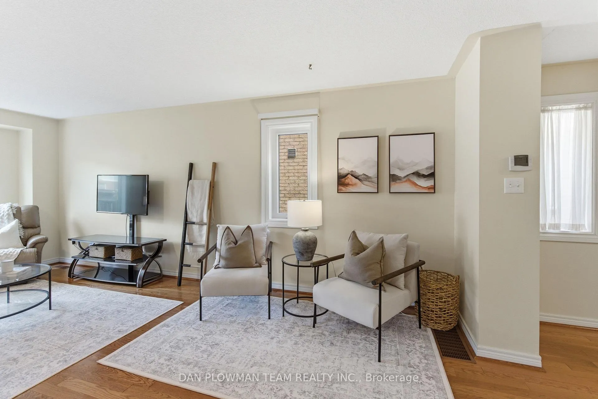 Photo 10 of 19 Davidson Street, Whitby, Williamsburg — HOMEH