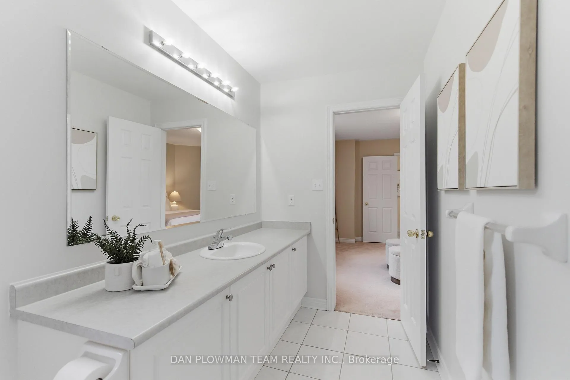 Photo 23 of 19 Davidson Street, Whitby, Williamsburg — HOMEH