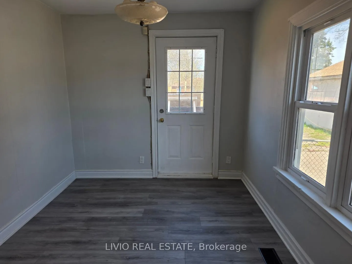 Photo 10 of 323 Queen Street E, Halton Hills, Acton — HOMEH