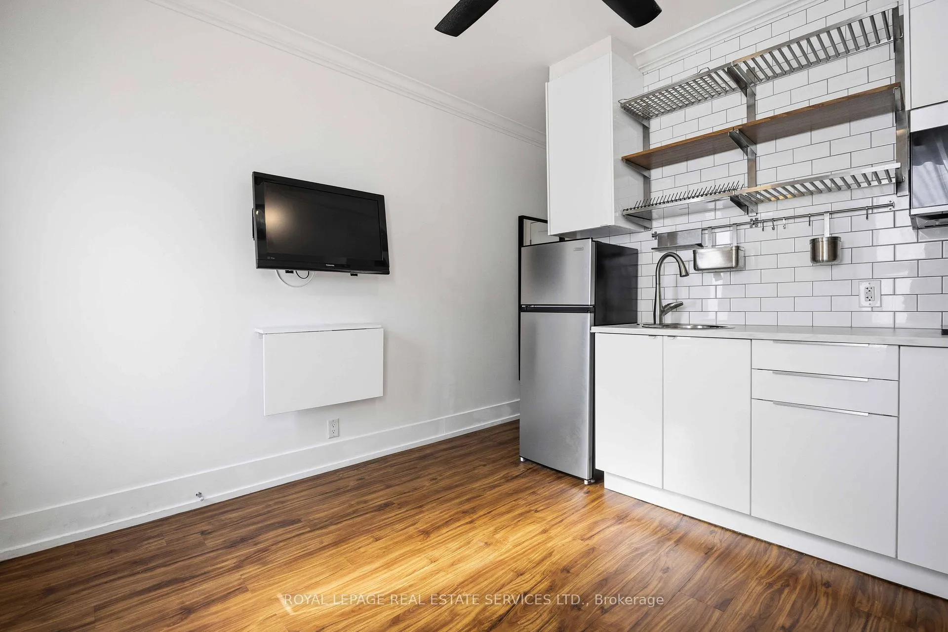 Photo 7 of Unit 4, 793 Pape Avenue, Toronto, Danforth — HOMEH