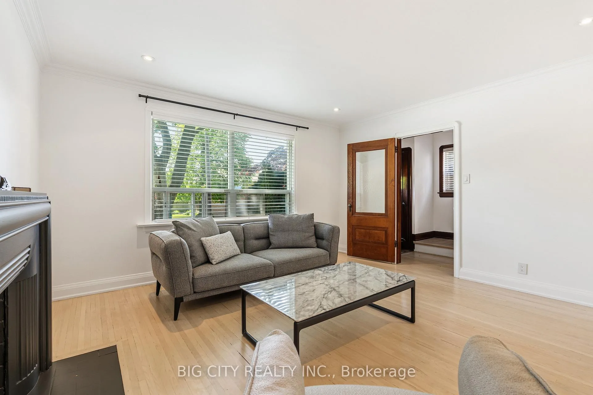 Photo 5 of 104 Donlea Drive, Toronto, Leaside — HOMEH