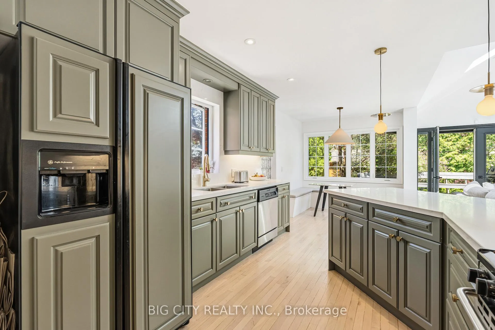Photo 8 of 104 Donlea Drive, Toronto, Leaside — HOMEH
