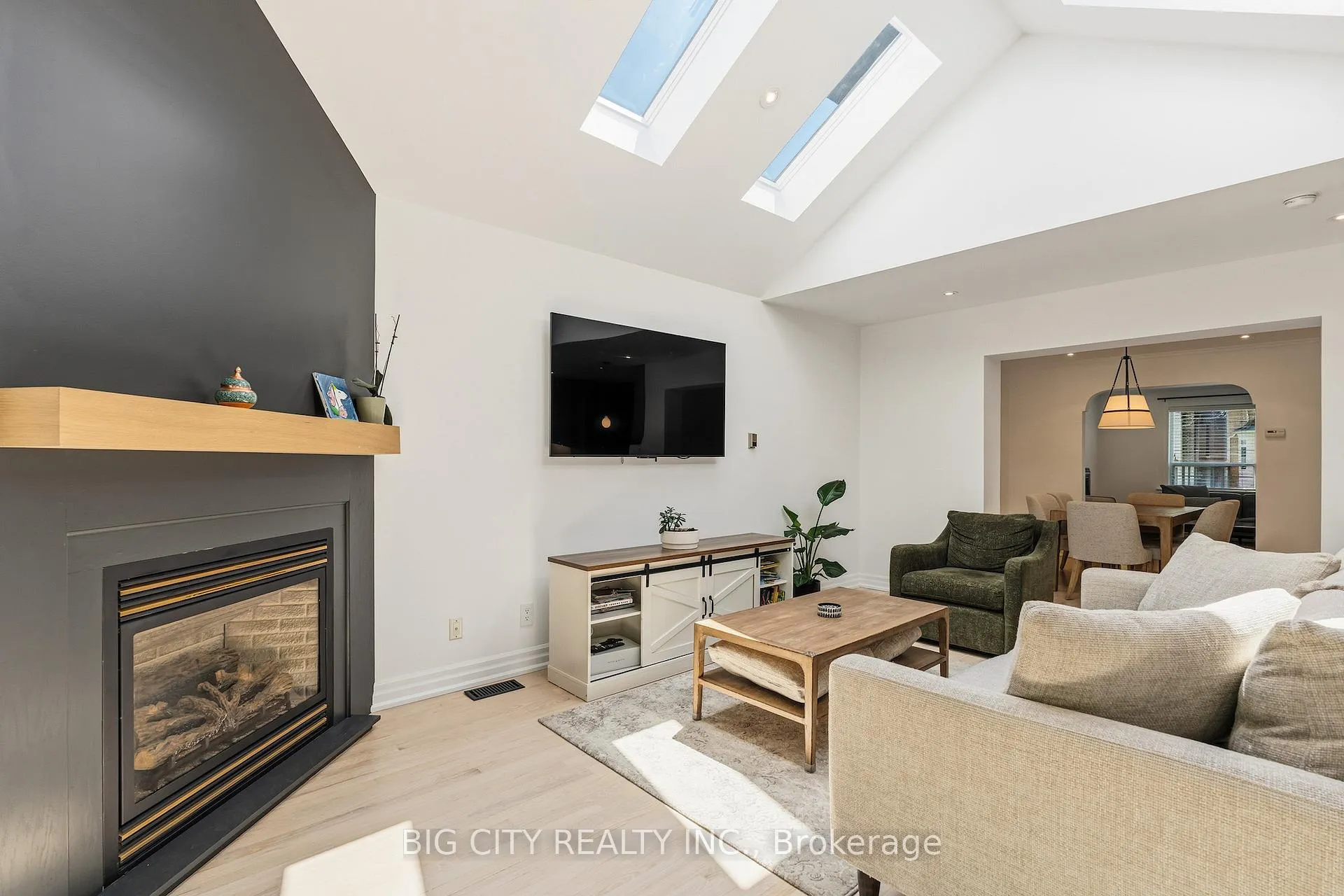 Photo 13 of 104 Donlea Drive, Toronto, Leaside — HOMEH