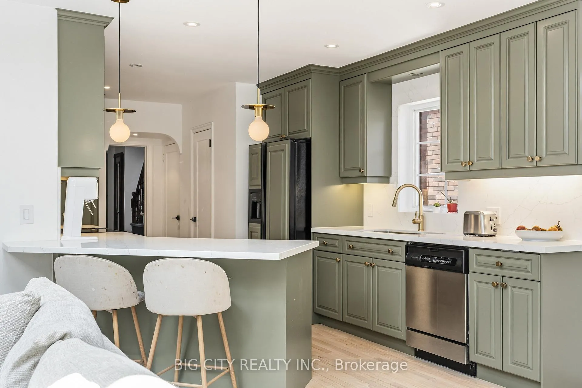 Photo 16 of 104 Donlea Drive, Toronto, Leaside — HOMEH