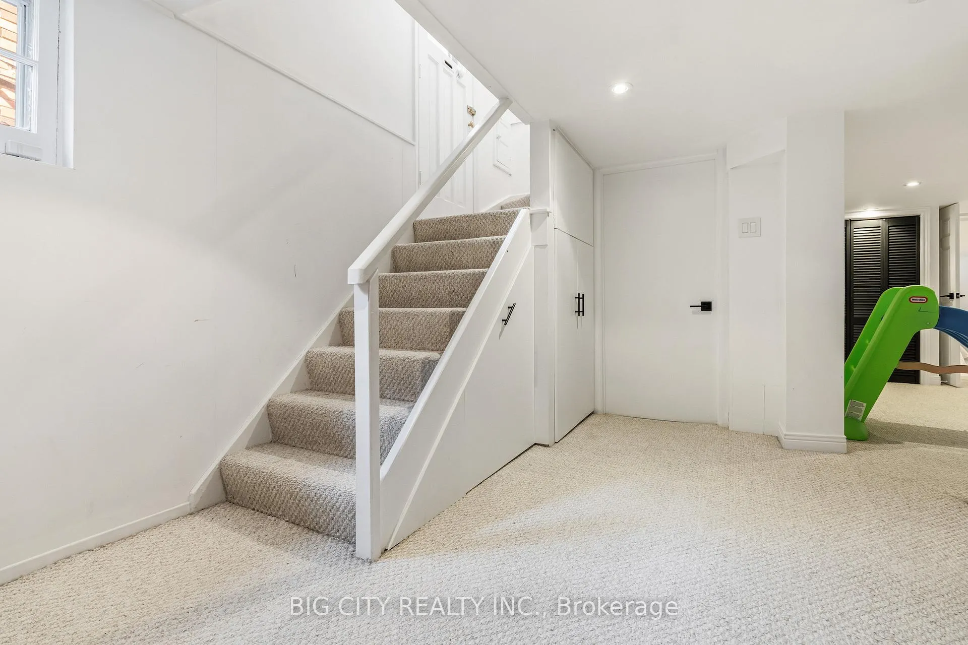 Photo 27 of 104 Donlea Drive, Toronto, Leaside — HOMEH