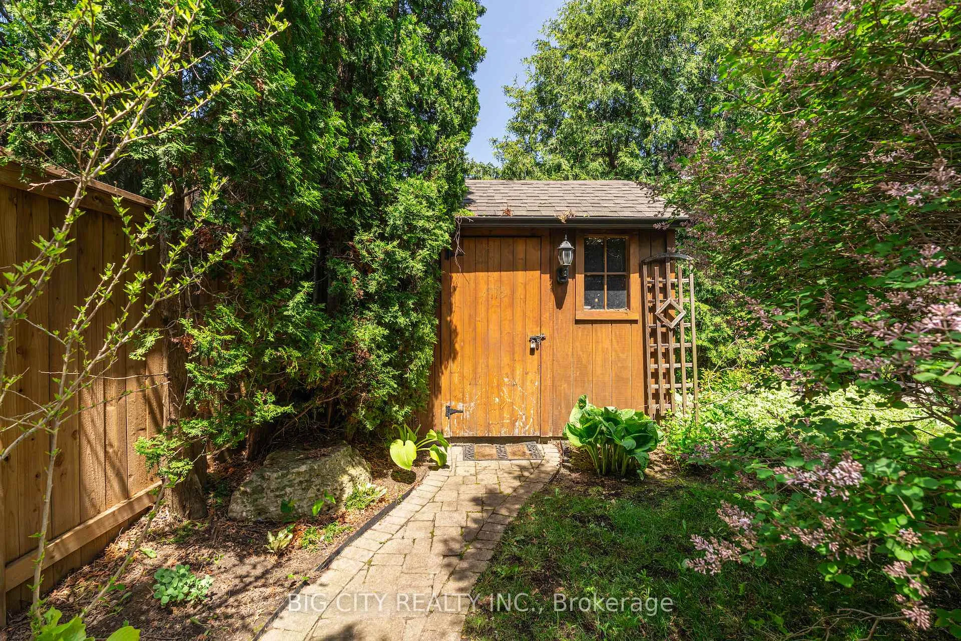 Photo 34 of 104 Donlea Drive, Toronto, Leaside — HOMEH