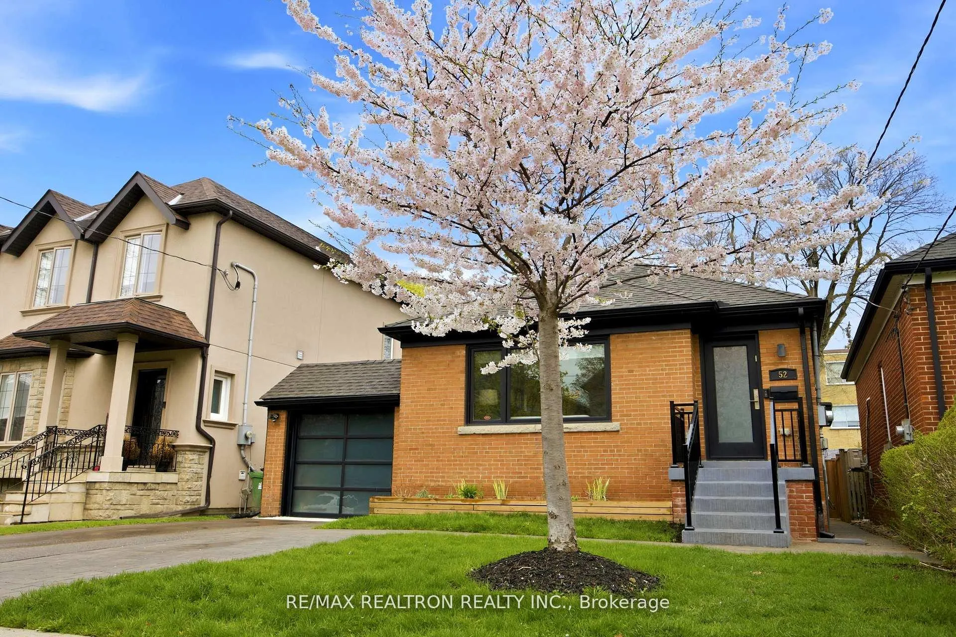 Photo 3 of 52 Burncrest Drive, Toronto, Bedford Park-Nortown — HOMEH