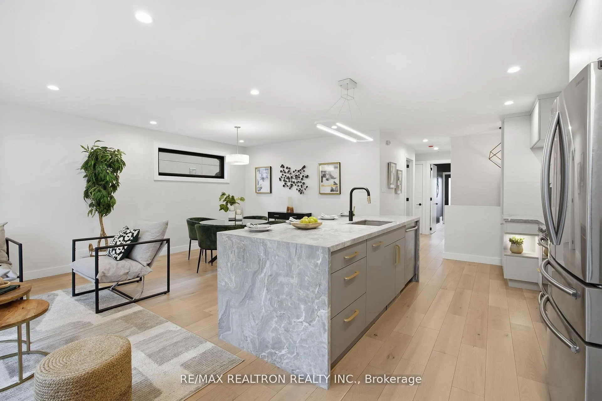 Photo 5 of 52 Burncrest Drive, Toronto, Bedford Park-Nortown — HOMEH