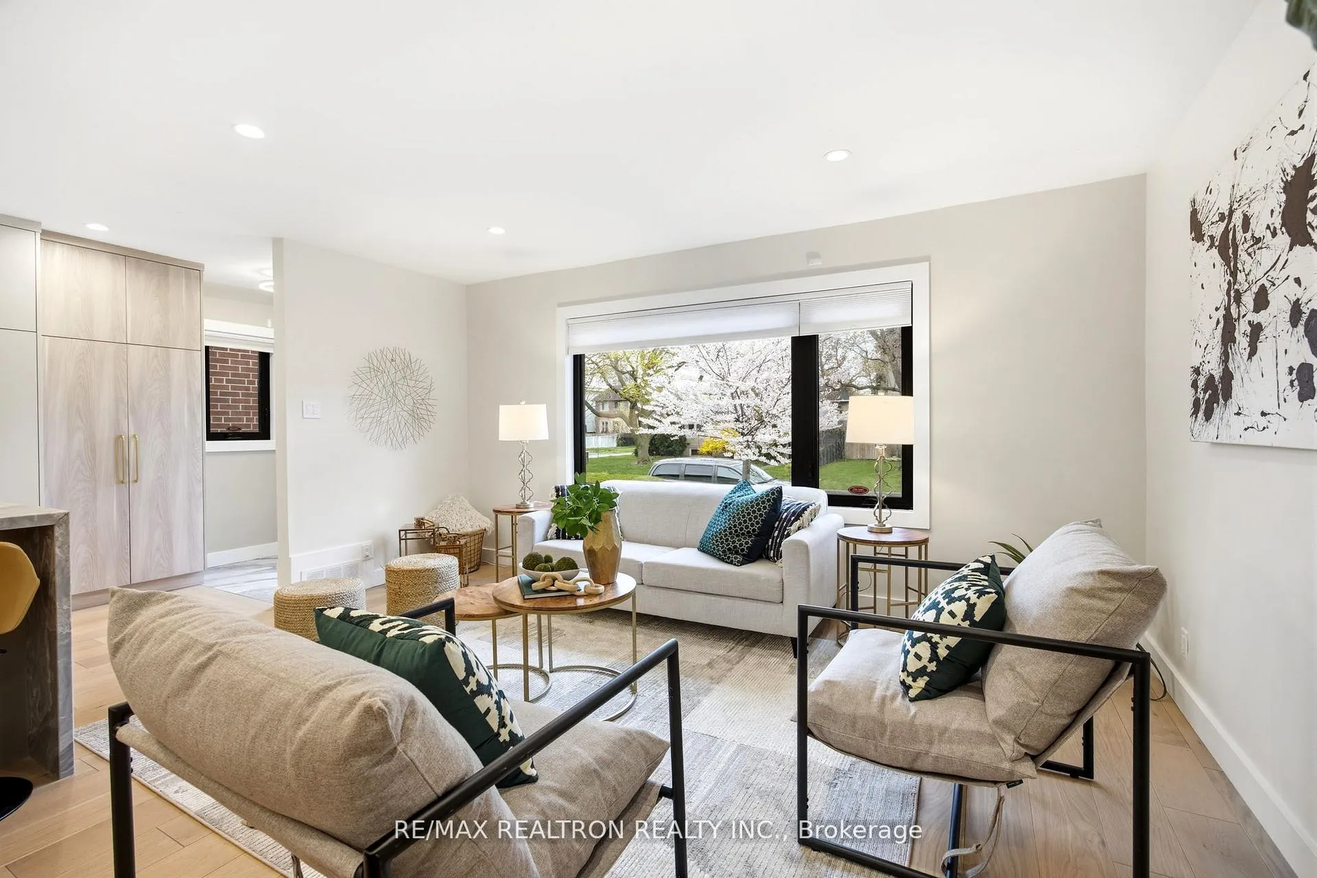 Photo 9 of 52 Burncrest Drive, Toronto, Bedford Park-Nortown — HOMEH