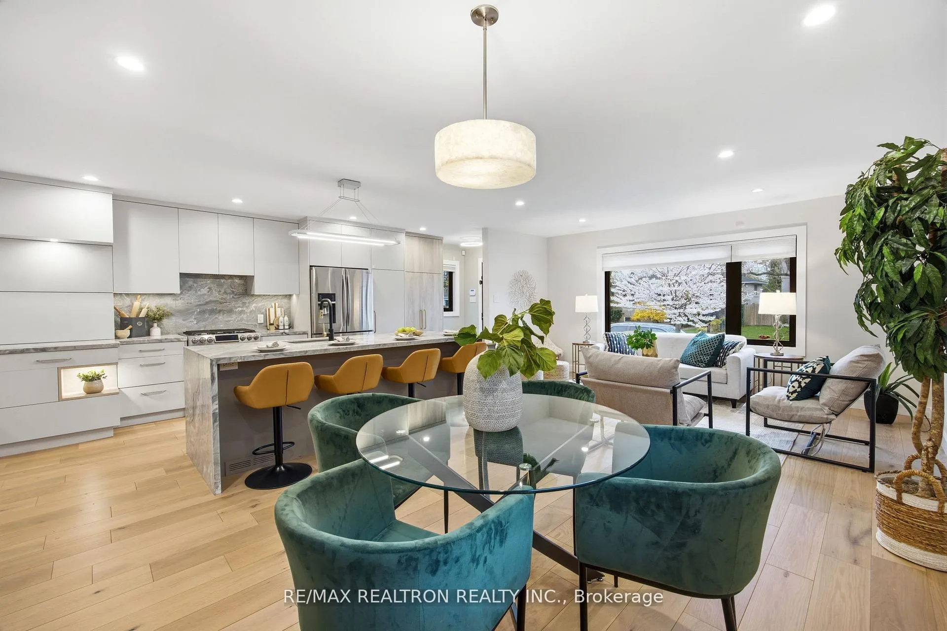 Photo 13 of 52 Burncrest Drive, Toronto, Bedford Park-Nortown — HOMEH