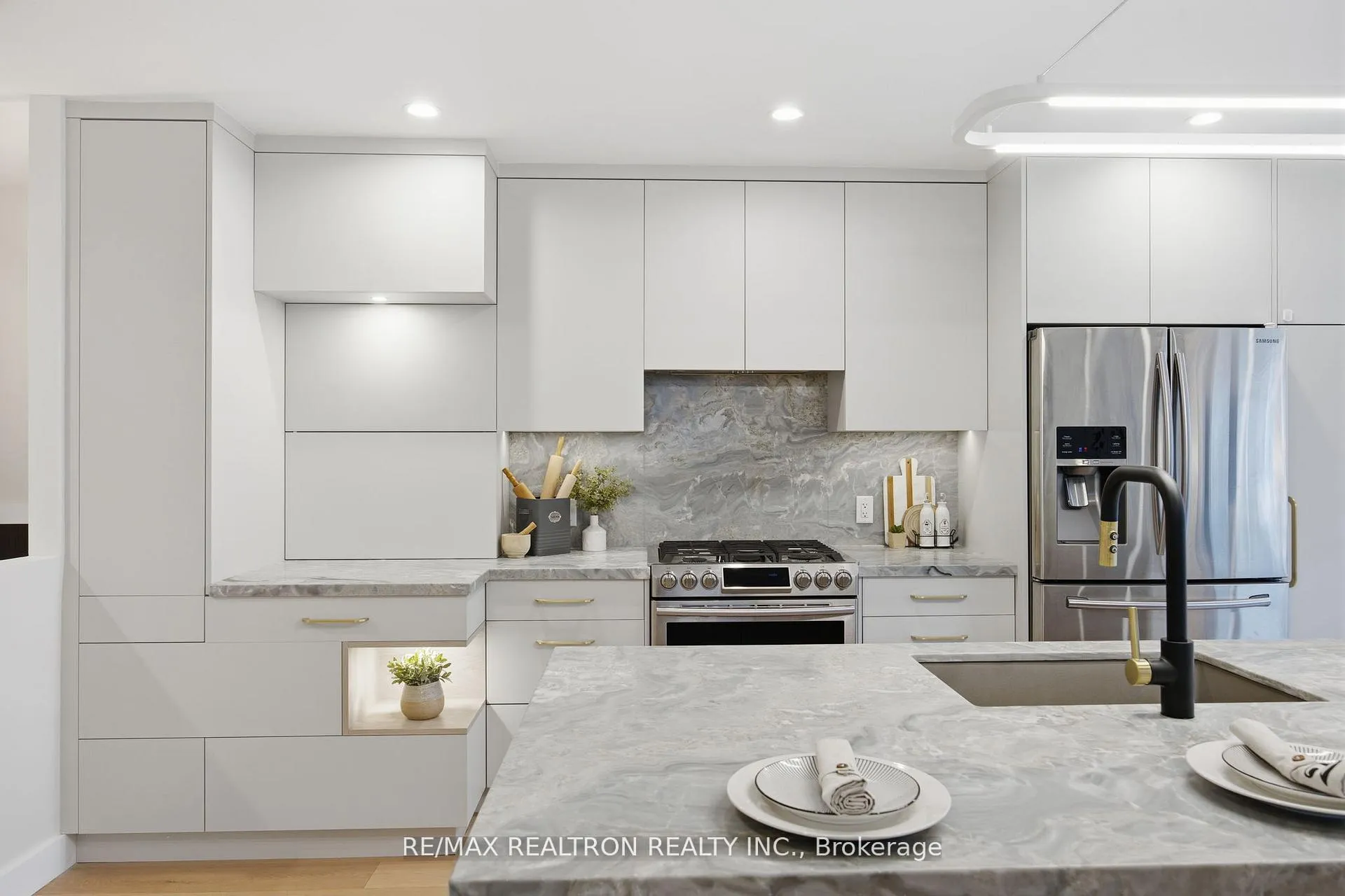Photo 19 of 52 Burncrest Drive, Toronto, Bedford Park-Nortown — HOMEH