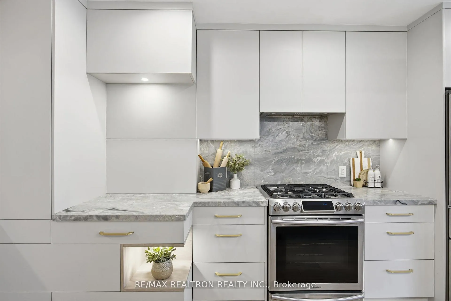 Photo 20 of 52 Burncrest Drive, Toronto, Bedford Park-Nortown — HOMEH