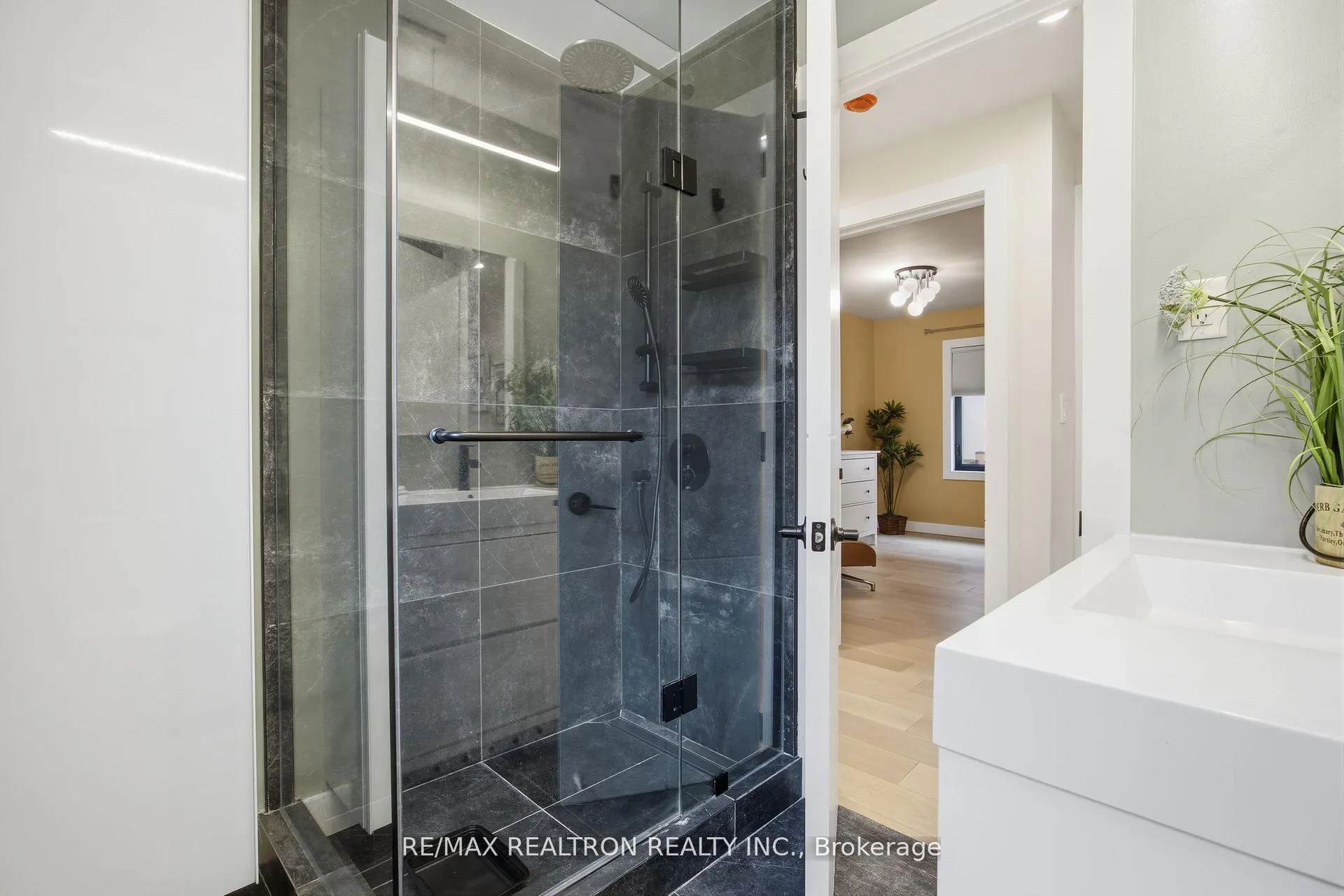 Photo 33 of 52 Burncrest Drive, Toronto, Bedford Park-Nortown — HOMEH