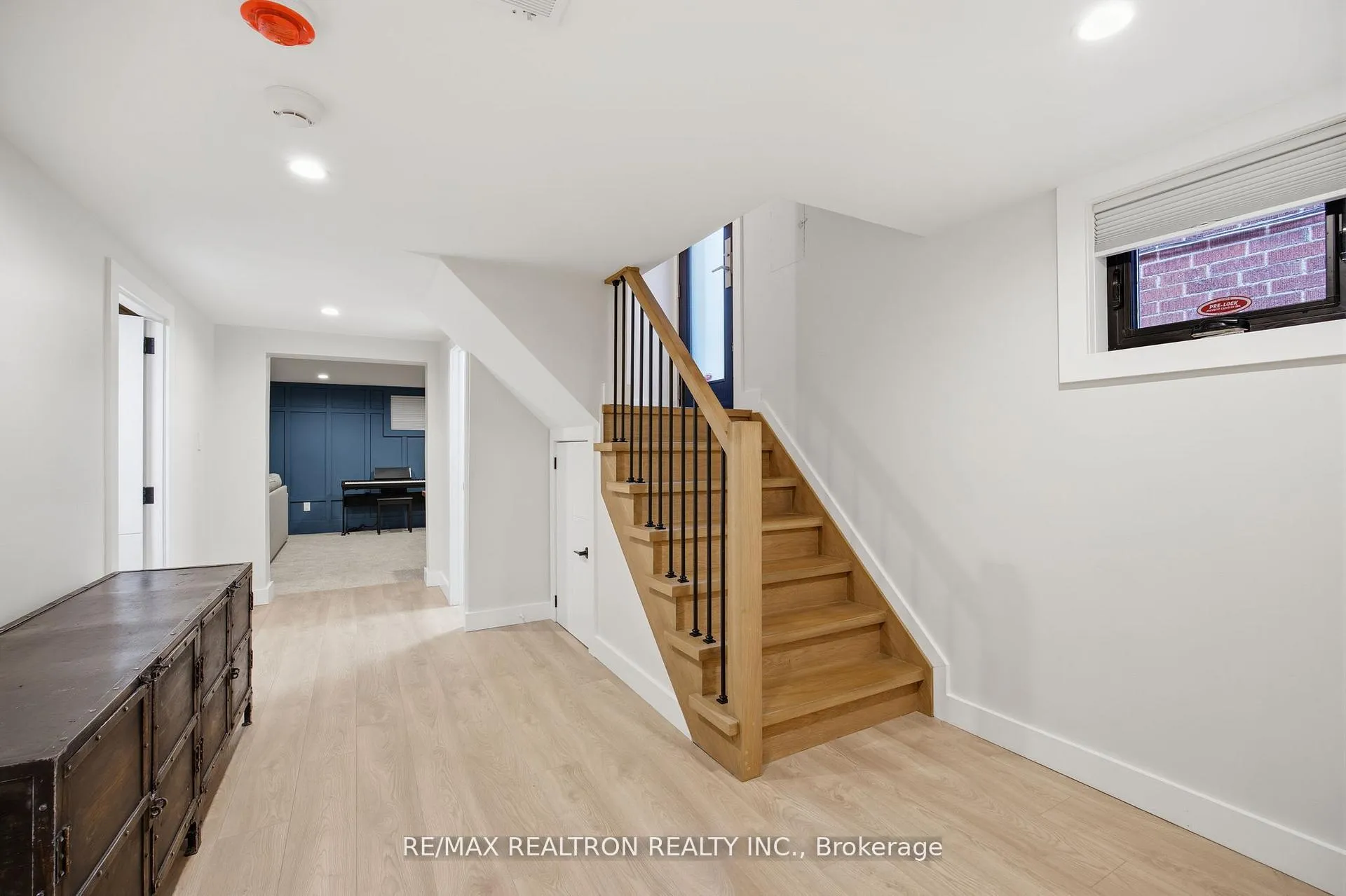 Photo 36 of 52 Burncrest Drive, Toronto, Bedford Park-Nortown — HOMEH