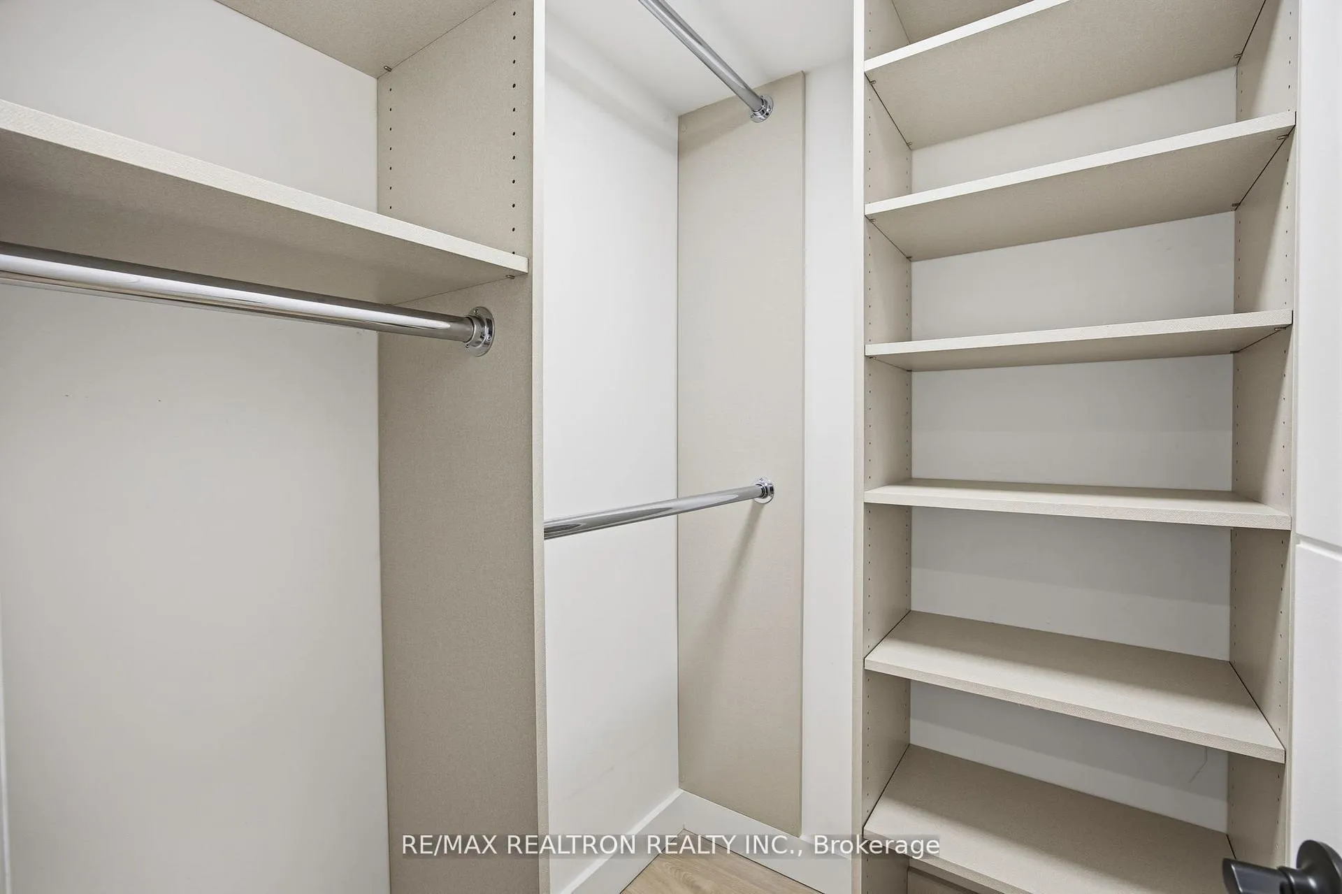 Photo 45 of 52 Burncrest Drive, Toronto, Bedford Park-Nortown — HOMEH