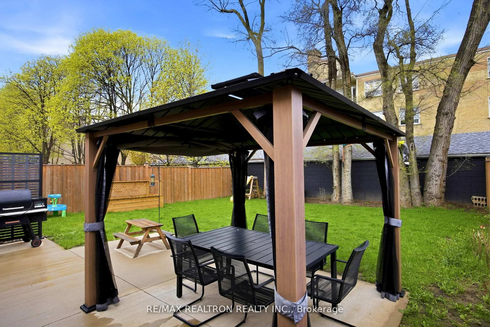 Photo 50 of 52 Burncrest Drive, Toronto, Bedford Park-Nortown — HOMEH