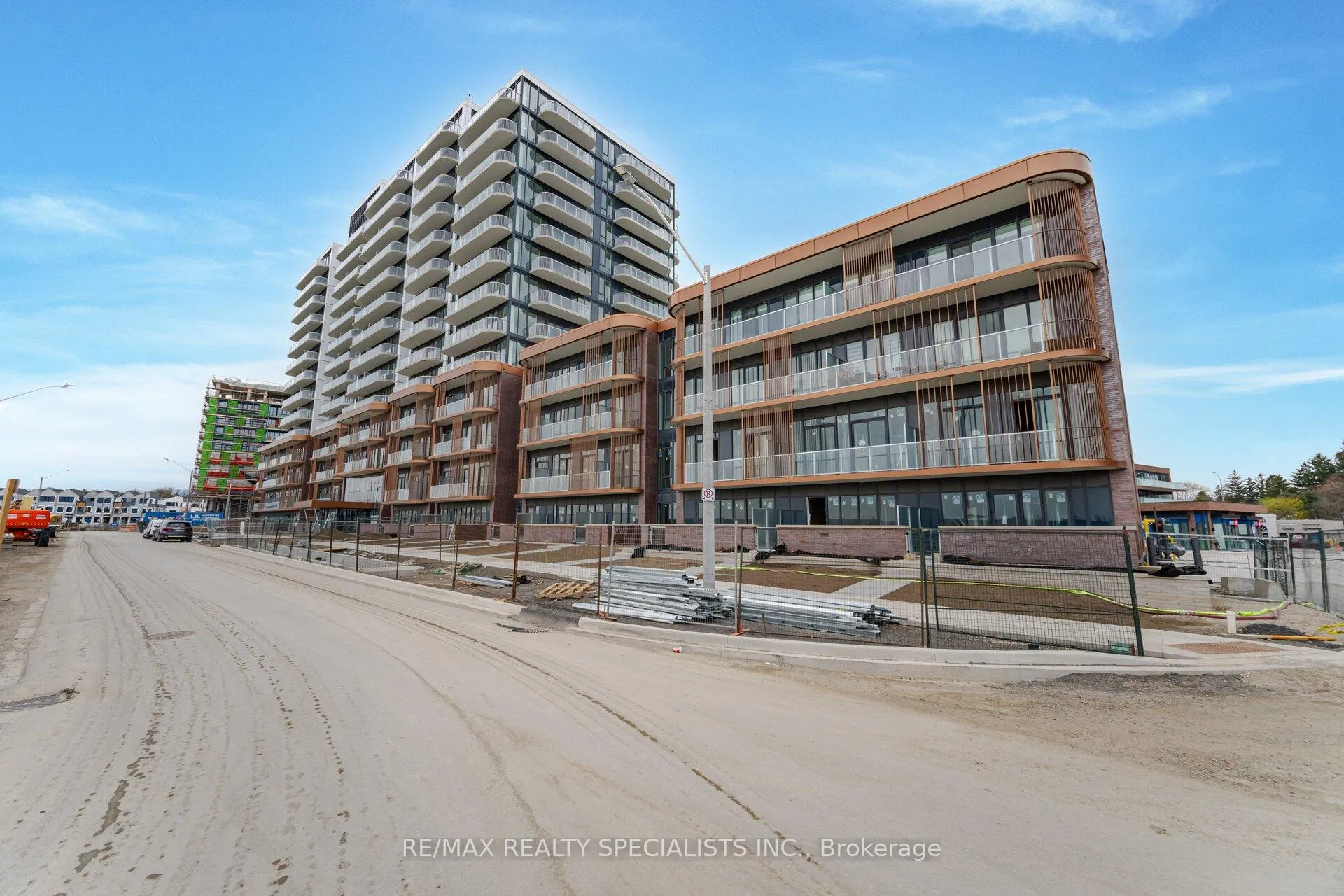 Front of Unit #1011, 220 Missinnihe Way