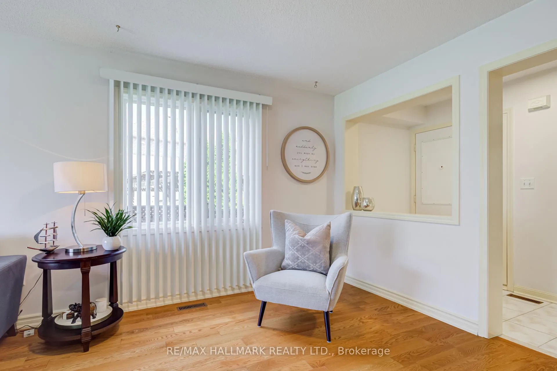 Photo 4 of 100 Narrow Valley Crescent, Brampton, Sandringham-Wellington — HOMEH