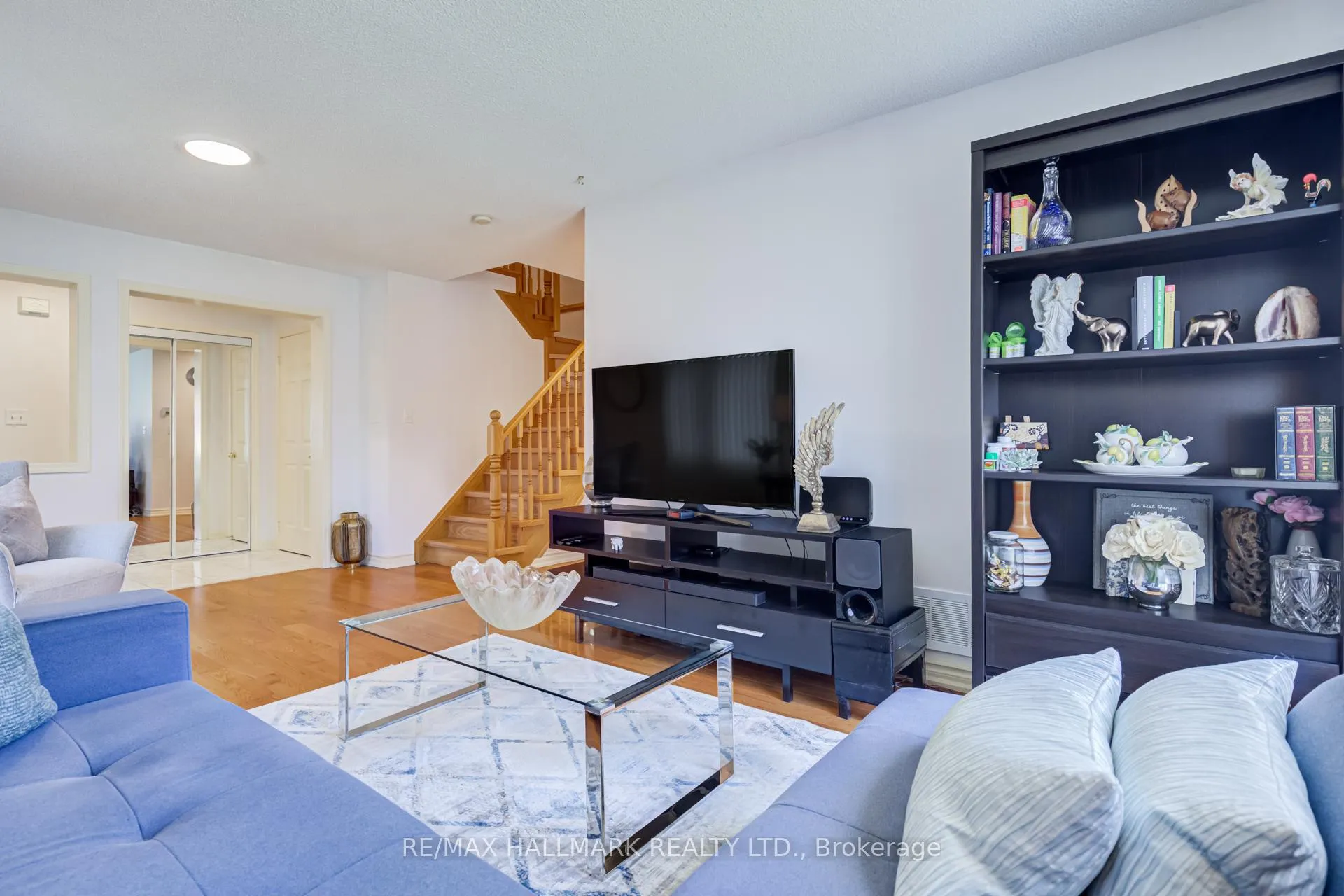 Photo 9 of 100 Narrow Valley Crescent, Brampton, Sandringham-Wellington — HOMEH