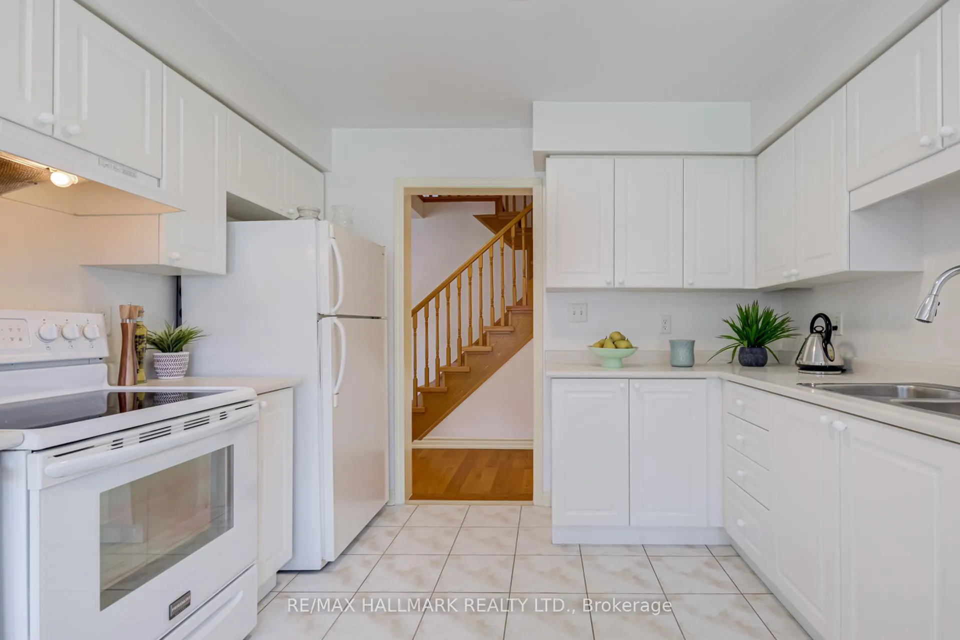 Photo 12 of 100 Narrow Valley Crescent, Brampton, Sandringham-Wellington — HOMEH