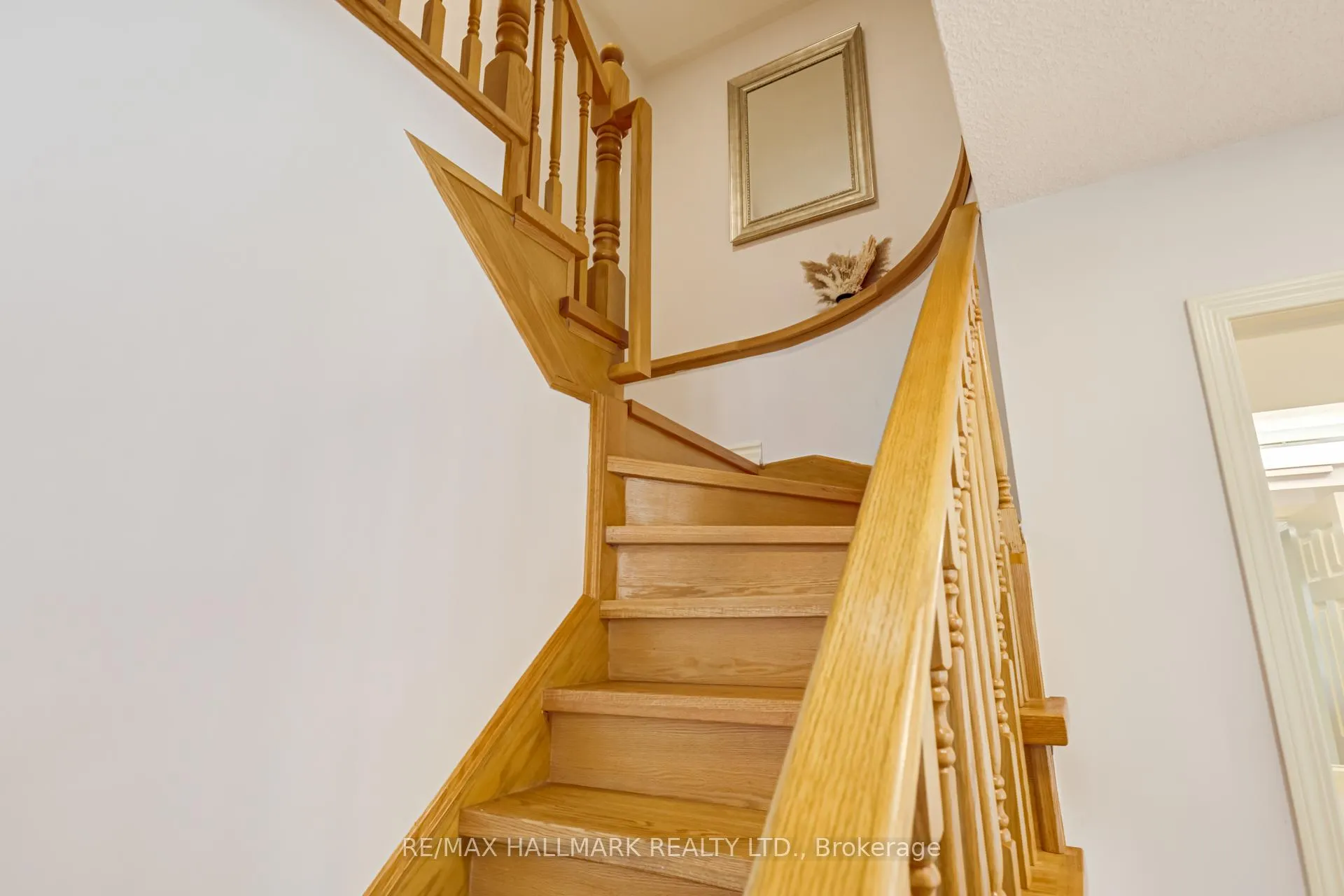 Photo 18 of 100 Narrow Valley Crescent, Brampton, Sandringham-Wellington — HOMEH