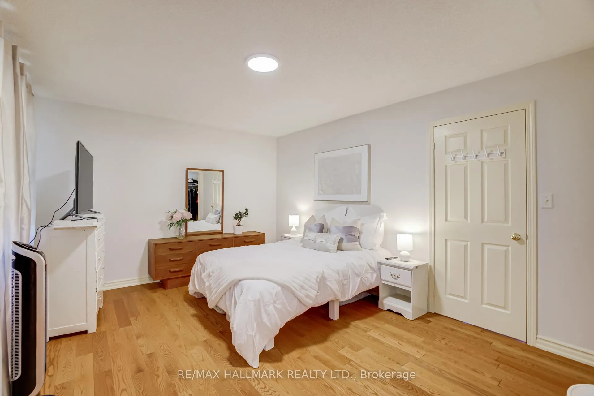 Photo 21 of 100 Narrow Valley Crescent, Brampton, Sandringham-Wellington — HOMEH