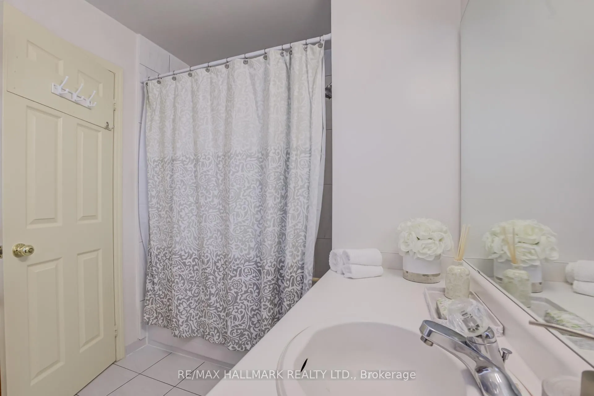 Photo 25 of 100 Narrow Valley Crescent, Brampton, Sandringham-Wellington — HOMEH