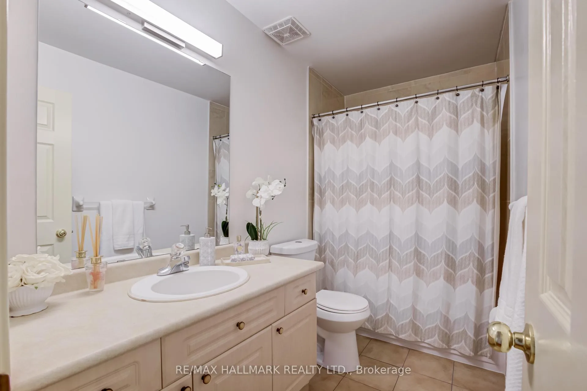 Photo 31 of 100 Narrow Valley Crescent, Brampton, Sandringham-Wellington — HOMEH