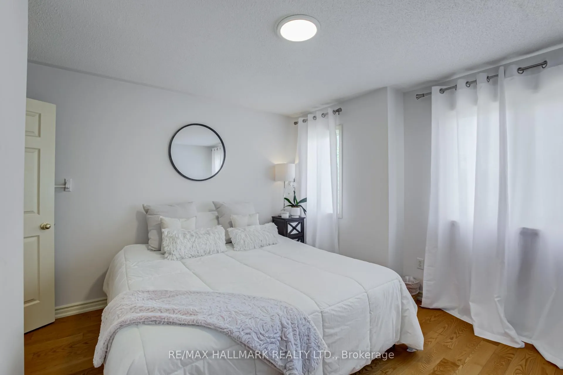 Photo 33 of 100 Narrow Valley Crescent, Brampton, Sandringham-Wellington — HOMEH