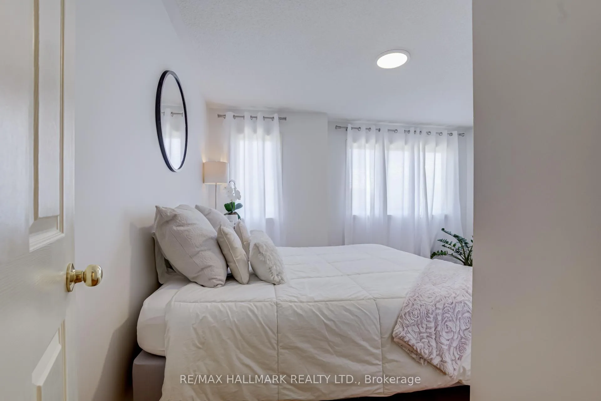 Photo 34 of 100 Narrow Valley Crescent, Brampton, Sandringham-Wellington — HOMEH