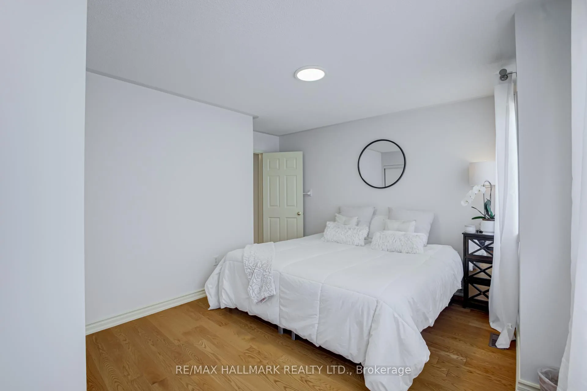 Photo 35 of 100 Narrow Valley Crescent, Brampton, Sandringham-Wellington — HOMEH